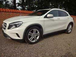 Weiß Gebraucht 2016 Mercedes GLA220 SUV | 10.948 € (Superpreis)