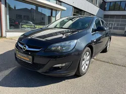 Schwarz Gebraucht 2015 Opel Astra Kombi | 8.990 € (Guter Preis)