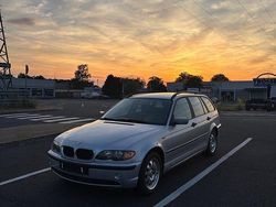 Silber Gebraucht 2003 BMW 318 Kombi | 4.500 €