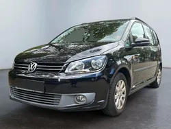 Schwarz Gebraucht 2012 VW Touran Trendline Van / Kleinbus | 3.990 € (Fairer Preis)