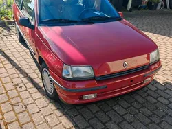 Rot Gebraucht 1993 Renault Clio Kleinwagen | 500 €