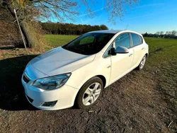 Weiß Gebraucht 2010 Opel Astra Eco Limousine | 6.700 €