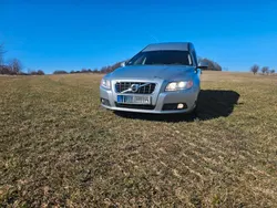 Grau Gebraucht 2013 Volvo V70 Kombi | 18.449 €