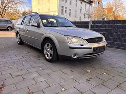 Silber Gebraucht 2001 Ford Mondeo Ghia Kombi | 799 € (Fairer Preis)