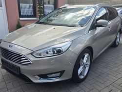 Grau Gebraucht 2015 Ford Focus Titanium Limousine | 6.960 € (Fairer Preis)