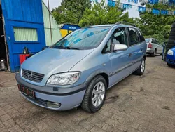 Grau Gebraucht 2002 Opel Zafira Van / Kleinbus | 3.190 € (Fairer Preis)