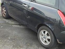 Schwarz Gebraucht 2004 Lancia Ypsilon Kleinwagen | 400 € (Fairer Preis)
