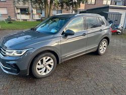 Grau Gebraucht 2021 VW Tiguan Elegance SUV | 25.000 € (Guter Preis)