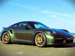Oak grün metallic Gebraucht 2021 Porsche 911 Turbo S Coupé | 223.900 € (Etwas zu teuer)