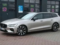 Bright dusk / metallic Gebraucht 2024 Volvo V60 Plus Kombi | 53.900 €