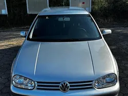 Silber Gebraucht 2002 VW Golf IV Kleinwagen | 3.250 €