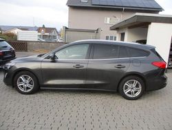 Grau Gebraucht 2021 Ford Focus Limousine | 10.999 € (Fairer Preis)