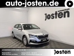 Silber (brilliantsilber metallic) Gebraucht 2023 Skoda Scala Cool Plus Kleinwagen | 15.980 € (Superpreis)