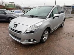 Silber Gebraucht 2011 Peugeot 5008 Family Van / Kleinbus | 2.990 € (Guter Preis)