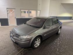 Grau Gebraucht 2004 Renault Mégane II Dynamique Limousine | 3.999 € (Fairer Preis)