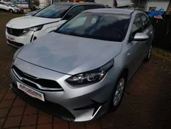 Sparklingsilbermetallic Neu 2024 Kia Ceed Limousine | 25.290 € (Fairer Preis)
