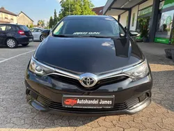 Schwarz Gebraucht 2016 Toyota Auris Cool Limousine | 7.990 € (Fairer Preis)