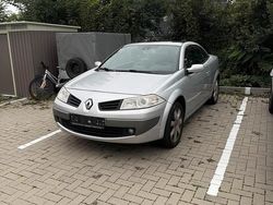 Grau Gebraucht 2006 Renault Mégane Cabriolet Cabrio | 1.000 €