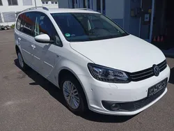 Weiss Gebraucht 2015 VW Touran Van / Kleinbus | 13.490 € (Guter Preis)