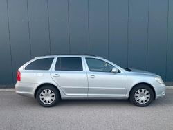 Silber Gebraucht 2011 Skoda Octavia Kombi | 3.900 €