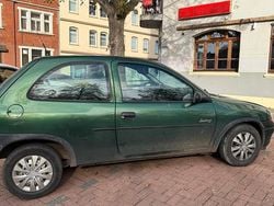Grün Gebraucht 1997 Opel Corsa Kleinwagen | 550 € (Superpreis)