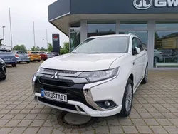 Weiß Gebraucht 2021 Mitsubishi Outlander P-HEV Spirit SUV | 23.990 € (Fairer Preis)