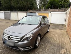 Grau Gebraucht 2013 Mercedes B220 Van / Kleinbus | 9.900 € (Fairer Preis)
