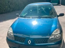 Blau Gebraucht 2003 Renault Clio II Kleinwagen | 800 €