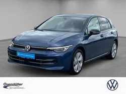 Blau Gebraucht 2024 VW Golf VIII Life Limousine | 28.760 € (Fairer Preis)