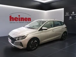 Silber Gebraucht 2023 Hyundai i20 Trend Kleinwagen | 15.699 €