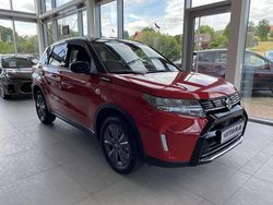 Bright red/cosmic black pearl Gebraucht 2025 Suzuki Vitara Comfort SUV | 26.900 € (Fairer Preis)