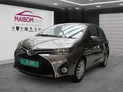 Grau Gebraucht 2016 Toyota Yaris Hybrid Edition-S Limousine | 11.490 € (Fairer Preis)
