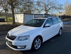 Bila candy/candyweiss Gebraucht 2013 Skoda Octavia Kombi | 8.490 € (Fairer Preis)