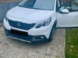 Weiß Gebraucht 2017 Peugeot 2008 Allure SUV | 11.500 € (Etwas zu teuer)