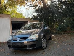 Grau Gebraucht 2004 VW Golf V Limousine | 1.960 € (Superpreis)