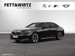 Saphirschwarz metallic Gebraucht 2024 BMW 520 M Sport Limousine | 55.555 € (Superpreis)