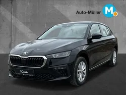 Schwarz (schwarzmagic perleffekt) met. Gebraucht 2024 Skoda Scala Comfort Kleinwagen | 23.780 € (Fairer Preis)