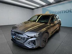 Grau Gebraucht 2024 Audi Q8 e-tron SUV | 64.999 € (Fairer Preis)