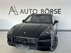 Schwarz (metallic) Gebraucht 2019 Porsche Cayenne Turbo S Sport SUV | 79.890 €