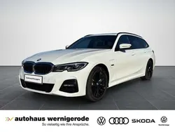 Alpinweiss iii Gebraucht 2022 BMW 330e M Sport Kombi | 36.940 € (Fairer Preis)