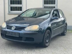 Blau Gebraucht 2004 VW Golf V Kleinwagen | 2.590 € (Fairer Preis)