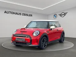 Chili red Gebraucht 2023 Mini Cooper SE Hatch Kleinwagen | 21.780 € (Fairer Preis)