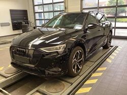 Brillantschwarz Gebraucht 2022 Audi e-tron S-Line SUV | 29.810 € (Guter Preis)