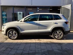 Moonweiss metallic Gebraucht 2024 Skoda Karoq Selection SUV | 29.950 € (Guter Preis)