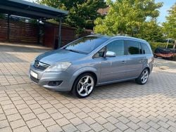 Silber Gebraucht 2011 Opel Zafira Design Edition Van / Kleinbus | 3.999 € (Fairer Preis)