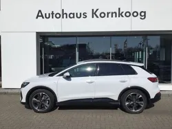 Gletscherweiß metallic Gebraucht 2023 Audi Q4 e-tron S-Line SUV | 33.990 € (Superpreis)