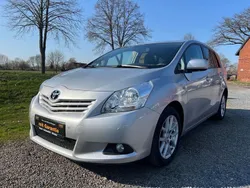 Silver metallic Gebraucht 2012 Toyota Verso Travel Van / Kleinbus | 8.490 € (Fairer Preis)