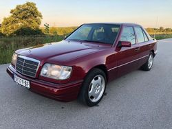 Rot Gebraucht 1995 Mercedes E250 Limousine | 17.990 €