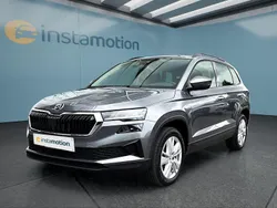 Grau Gebraucht 2024 Skoda Karoq SUV | 30.699 € (Fairer Preis)