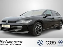 Grenadillschwarz (metallic) Gebraucht 2024 VW Passat Elegance Kombi | 45.950 € (Teuer)
